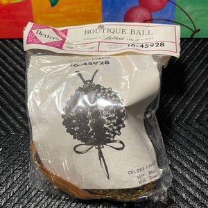 VTG  Dexter's Boutique Ball Christmas Ornament NEW (45928 Red)